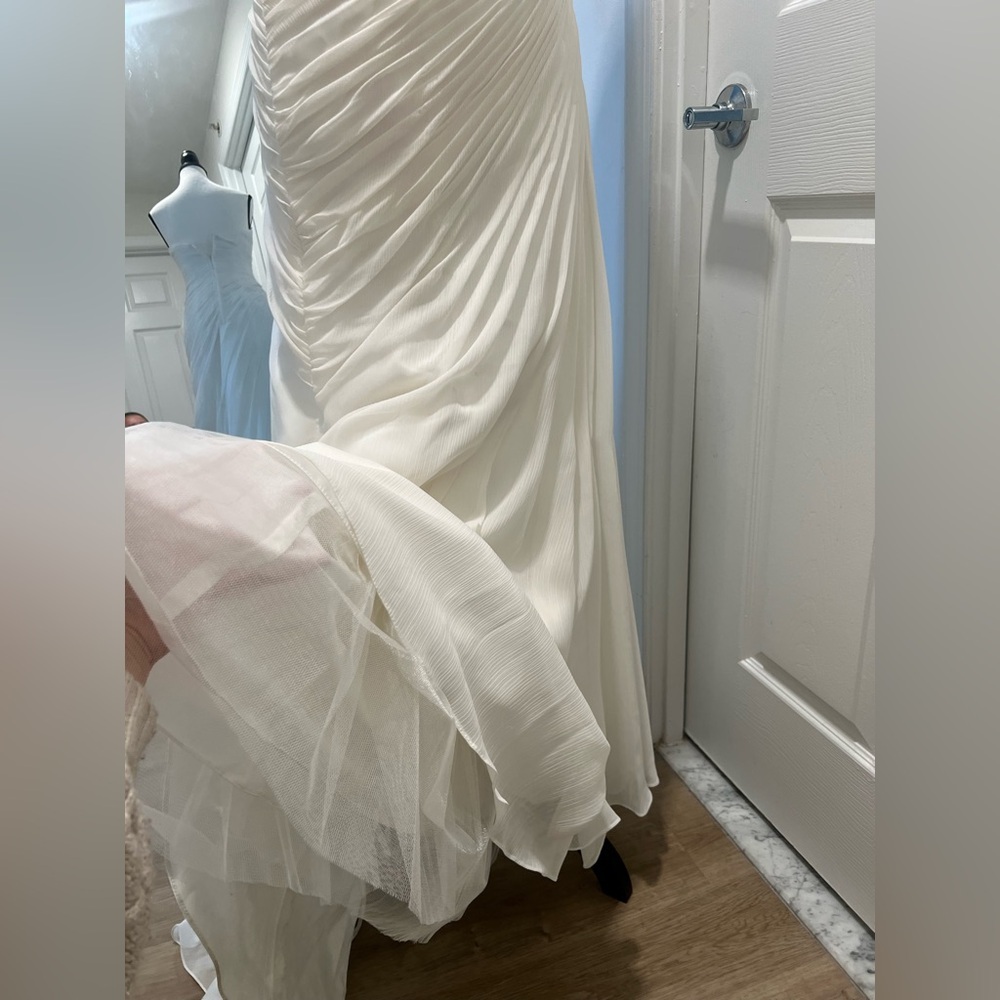 David’s Bridal Wedding Gown – Elegant Strapless White Mermaid Dress Size 2 $980 - Picture 17 of 17